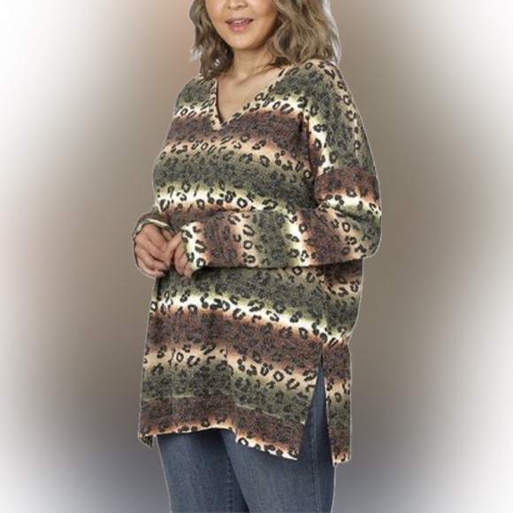 Zenana Outfitters Tops - ZENANA PLUS JACQUARD LEOPARD PRINT LONG SLEEVE V-NECK TOP.